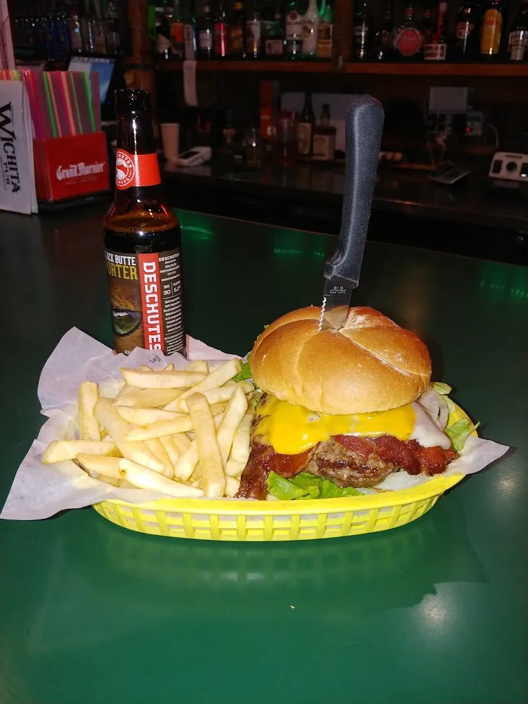 Cheese Burger w Bacon and Deschutes